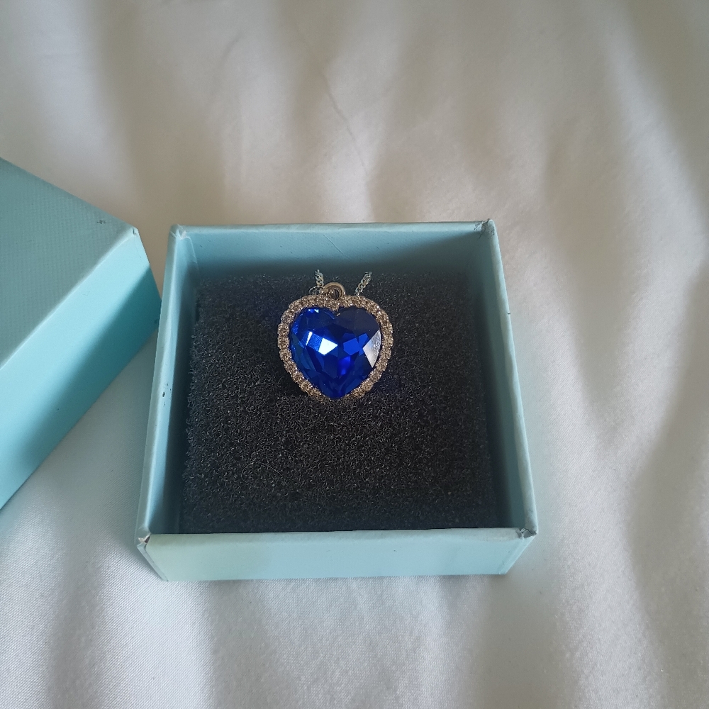 Brand new Neo Glory Heart of the Ocean Necklace